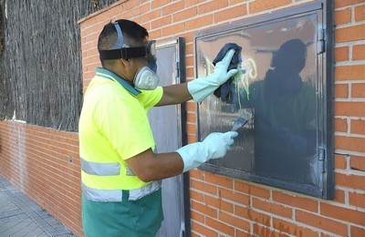 /media/noticias/fotos/pr/2023/08/15/el-servicio-de-limpieza-de-boadilla-del-monte-lucha-contra-los-grafitis_thumb.jpg