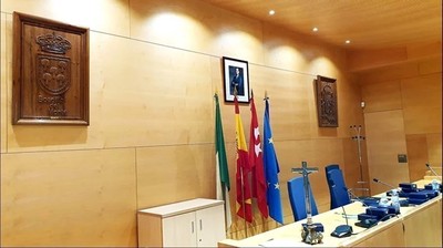 /media/noticias/fotos/pr/2025/10/17/salon-de-plenos-boadilla_thumb.jpg
