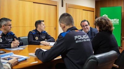 https://boadillain.es/media/noticias/fotos/pr/2026/02/05/javier-ubeda-con-policia-local_thumb.jpg